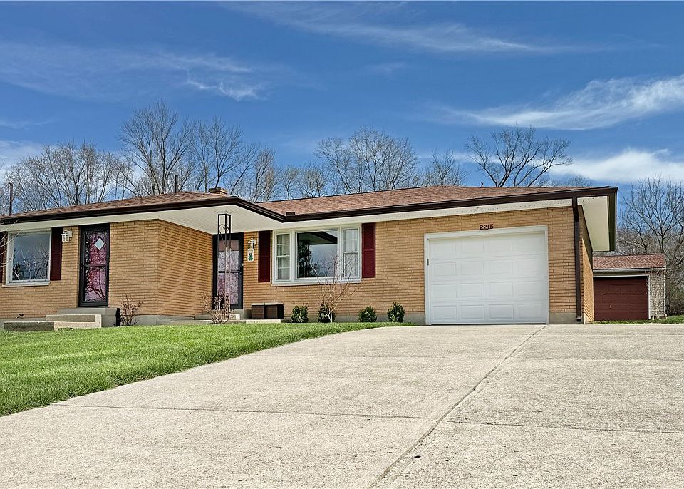 1st image of 2215 Wellington Rd