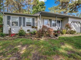 42 Hummingbird La, Whiting, NJ 08759