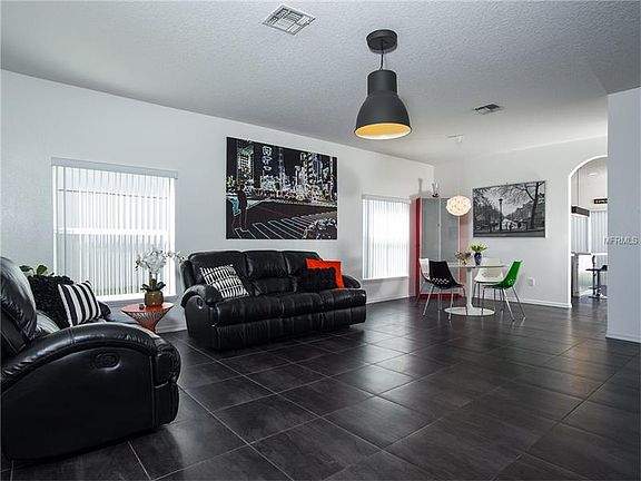 2nd image of 222 Clydesdale Cir