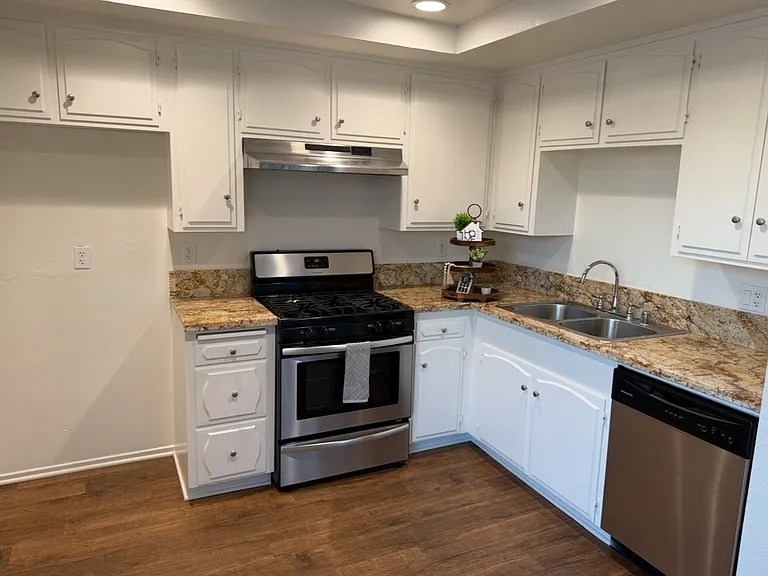 Castilian Park Apartments — Photo 13