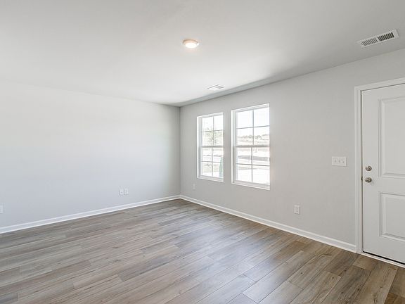 5th image of 183 Carr Ln