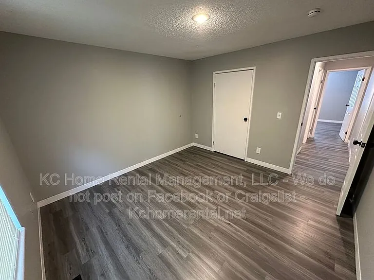 1615 Jackson Ave — Photo 14