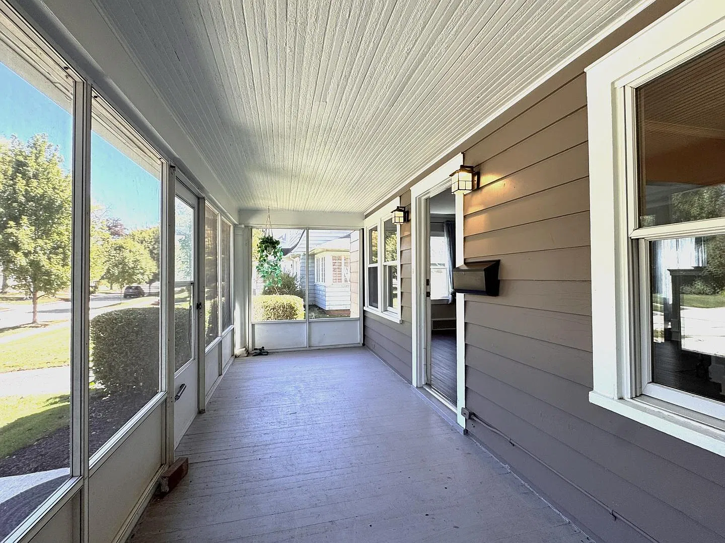 4 bed, 2.5 bath, 2077 sqft, $2,850 — Photo 2