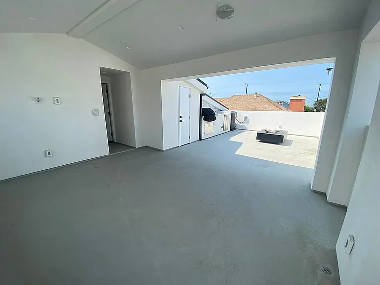 213 32nd St — Photo 15