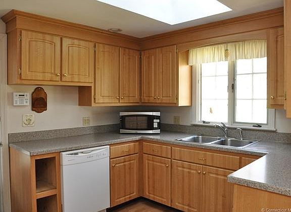 Sun filled kitchen overlook...