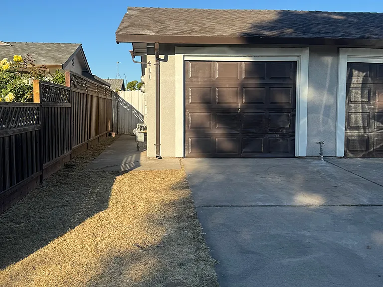 411 Cedar Ct — Photo 2