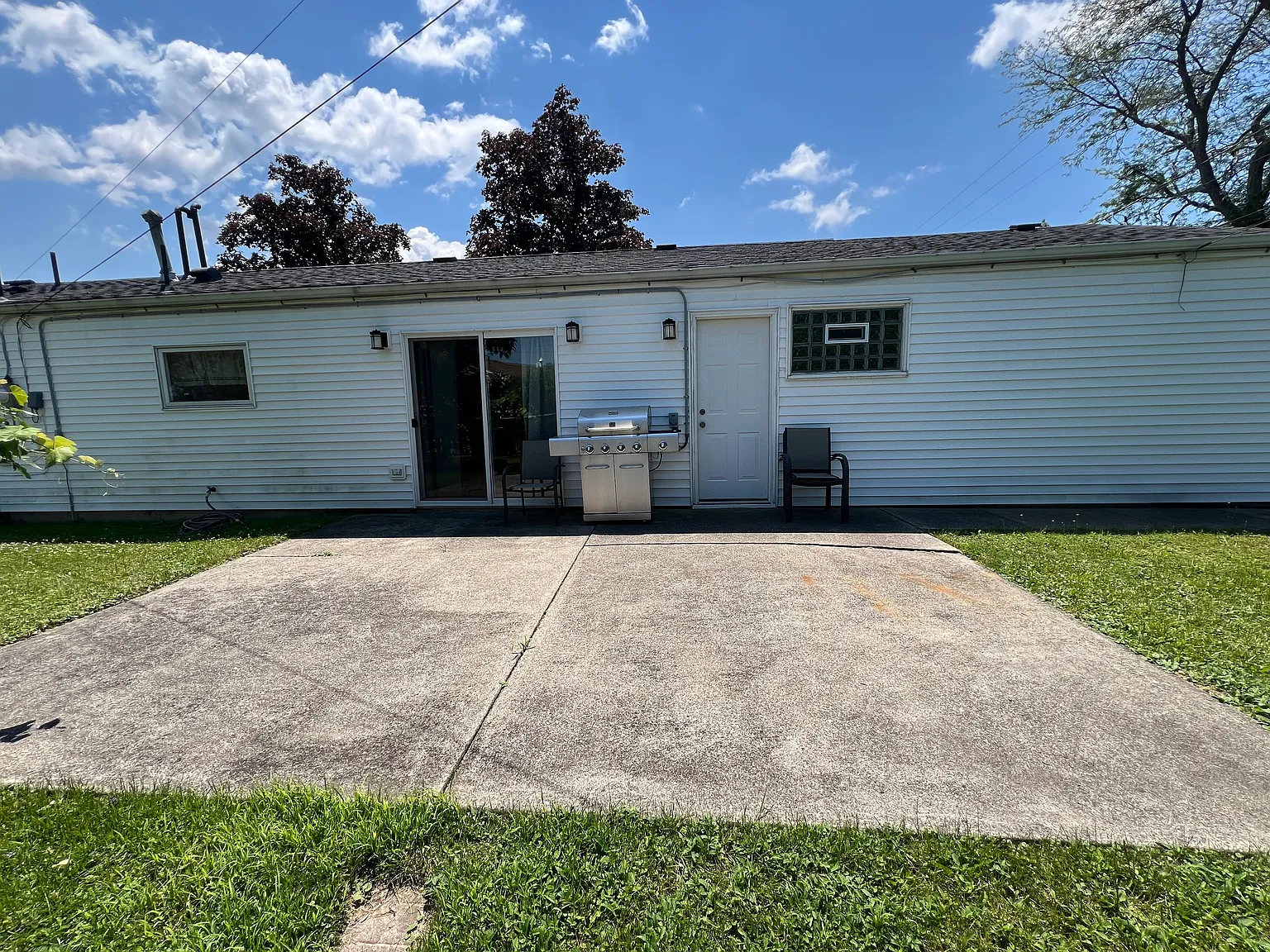 3 bed, 1184 sqft, $2,000 — Photo 3