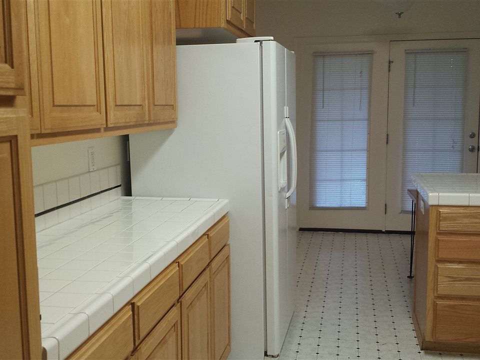 2nd image of 131 Salmon Ave