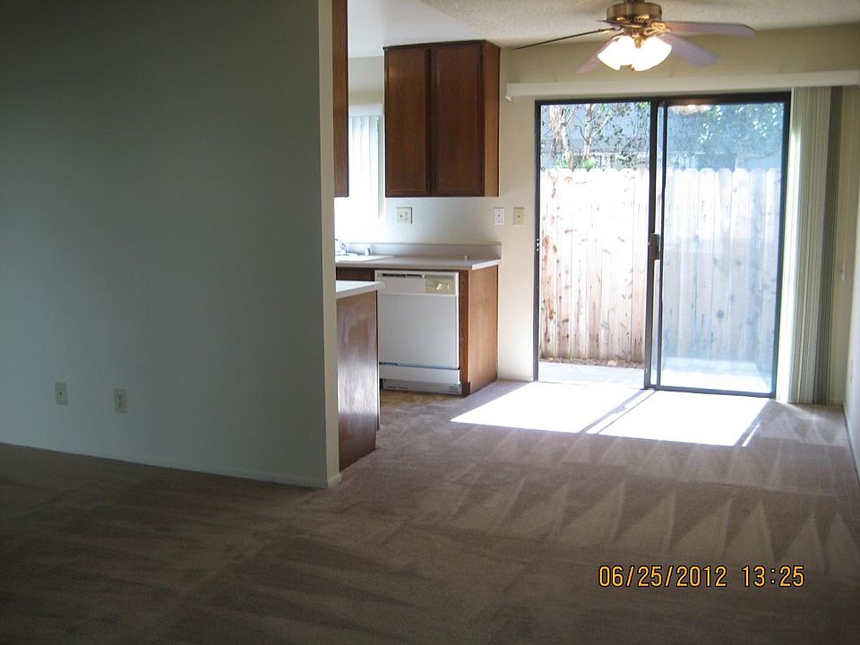Dining room off kitchen