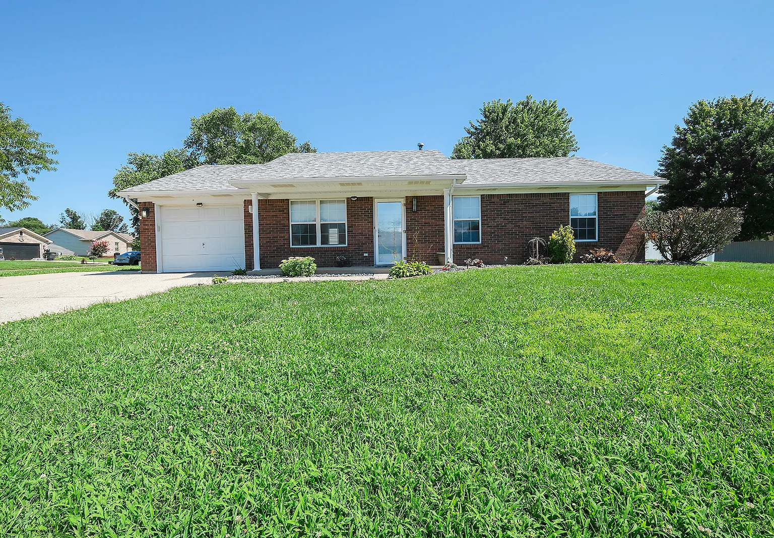 3 bed, 1227 sqft, $2,050 — Photo 1