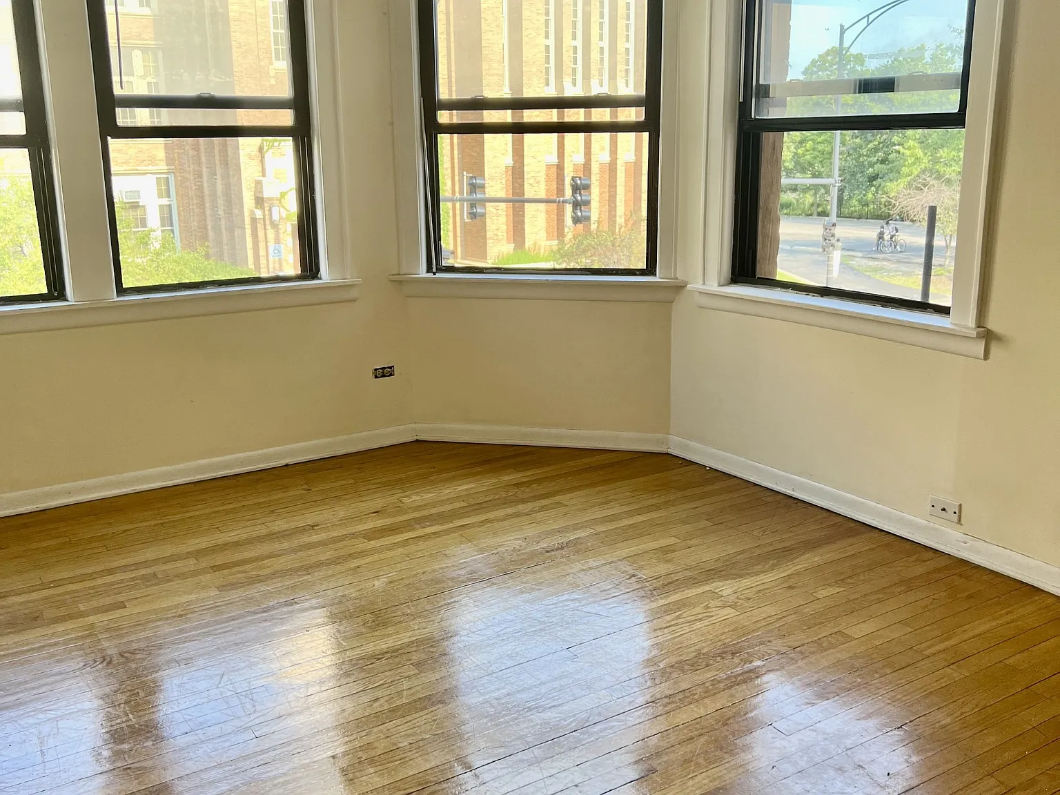2 bed, 900 sqft, $1,750 — Photo 3