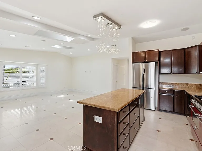 926 N Rowell Ave — Photo 11