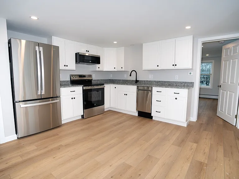 29 Pleasant Street — Photo 10