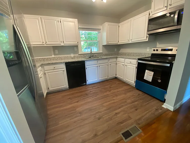3420 Canterbury St — Photo 3