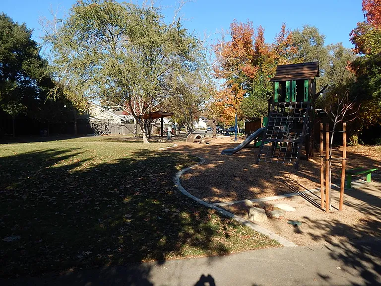 1209 Evans Ct — Photo 27