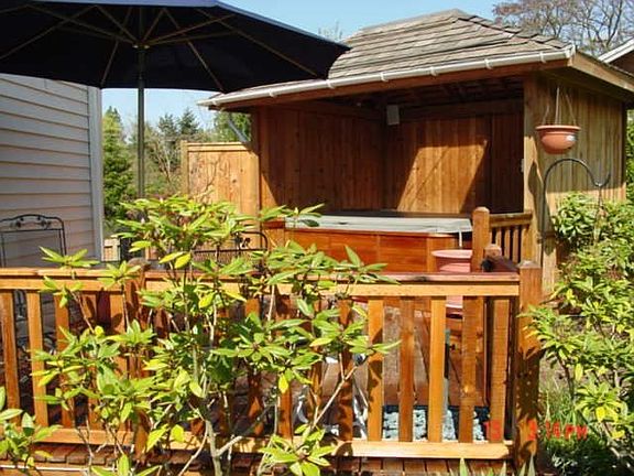 Deck & Hot tub