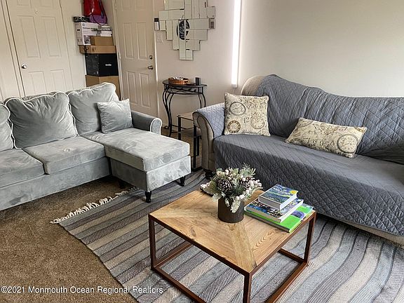 3rd image of 49 Whitemarsh Ct #1520