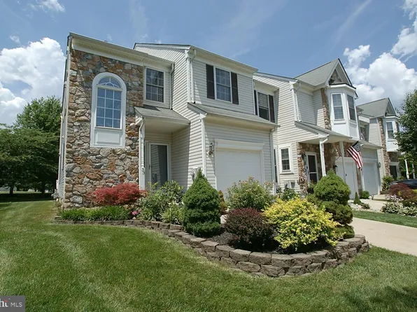 33 Farmington Ct, Bordentown, NJ 08505