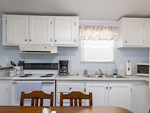 5th image of 298 Howell Dr