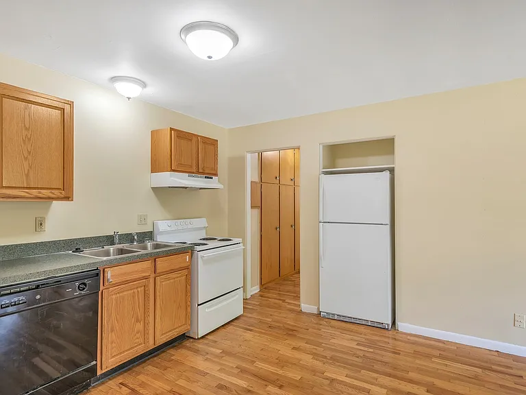 1410 Old Canton Ln — Photo 8
