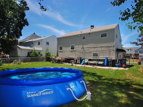 4th image of 568 Bamford Ave