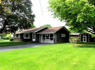 106 Clearview Dr, North Syracuse, NY 13212