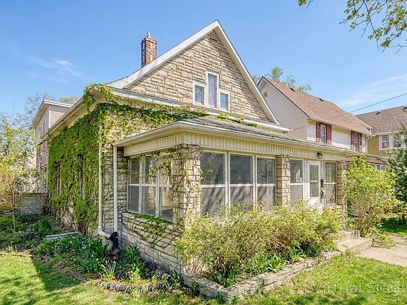 3rd image of 3917 Garfield Ave
