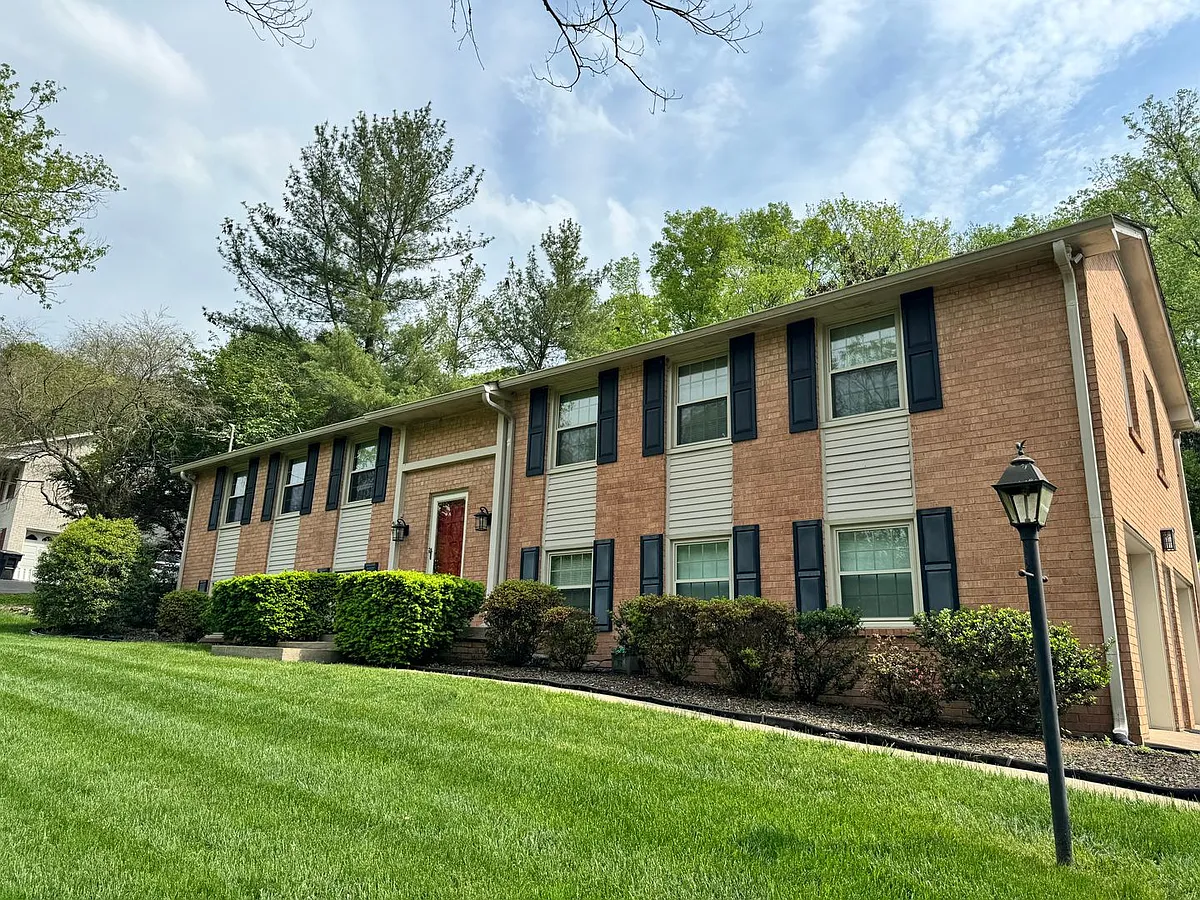 Building Photo - 214 London Ln
