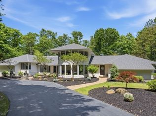100 Basswood Ln, Moreland Hills, OH 44022