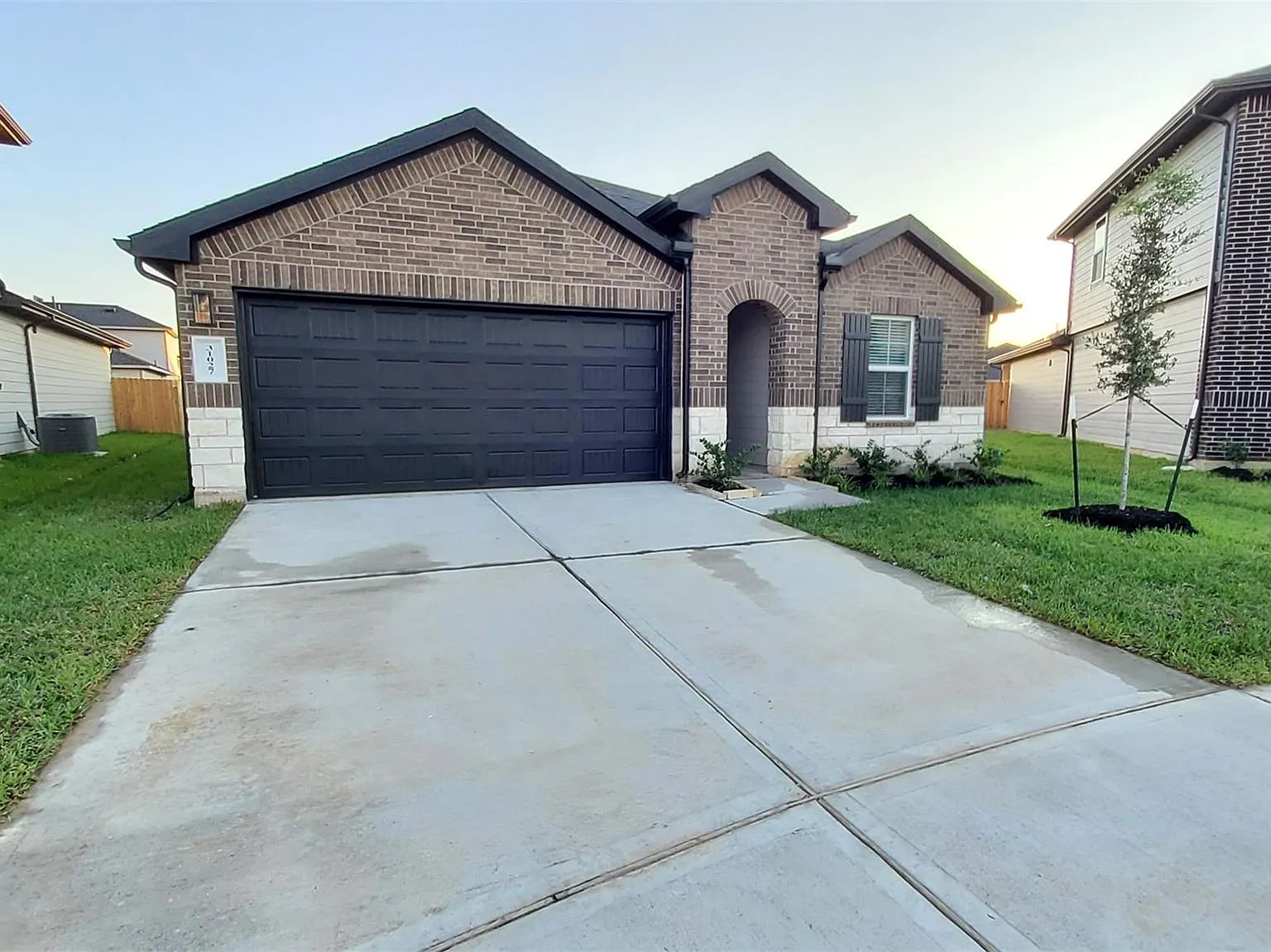 4 bed, 2.5 bath, 1861 sqft, $2,299 — Photo 1