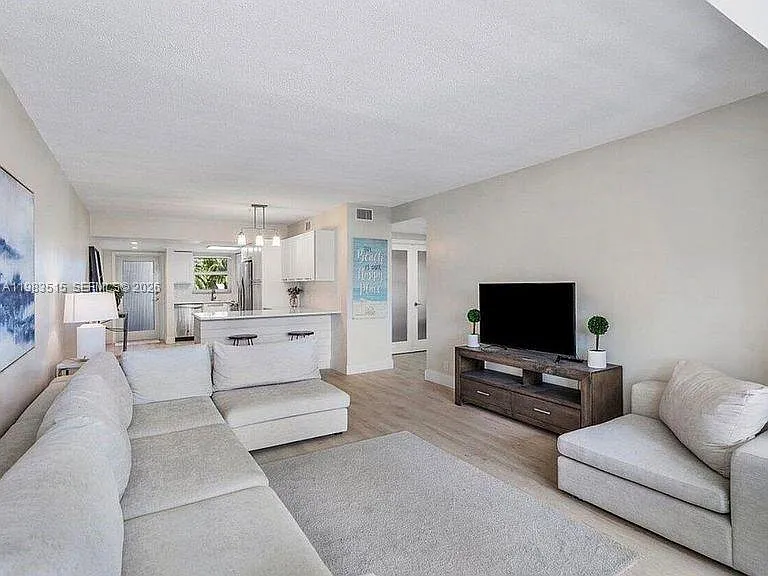 40 Isle Of Venice Dr #6 — Photo 10