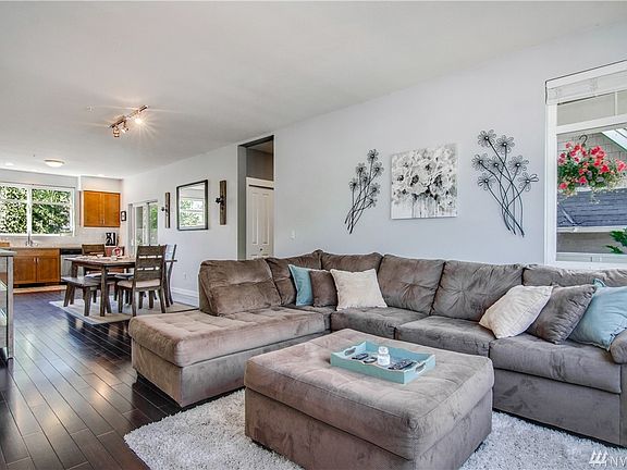 2nd image of 2387 NE Park Dr