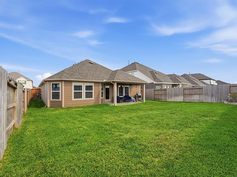 8611 Pier Cove Dr — Photo 15