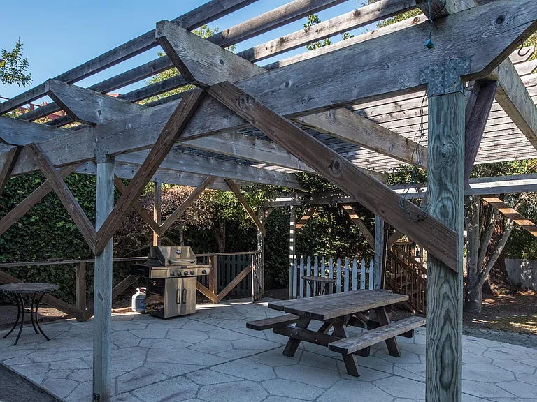 Backyard Patio & Grill