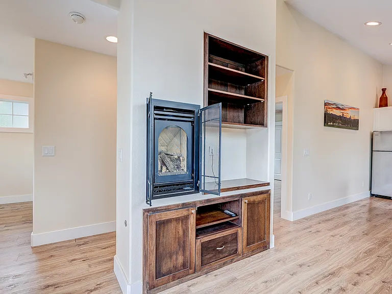 3180 N Fulton St — Photo 4