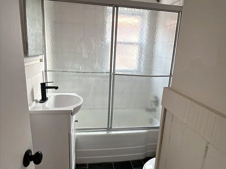 566 E High St #6 — Photo 6
