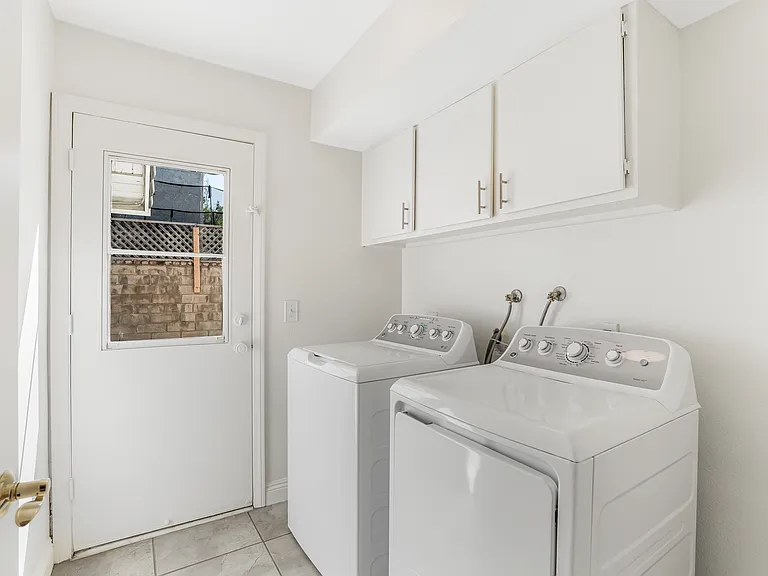 263 Fox Hills Dr — Photo 15