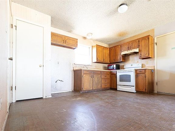 3rd image of 509 W Aubrey St