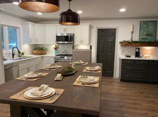 2420 7th St N, Columbus, MS 39705