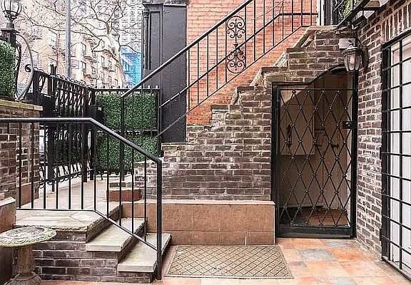 5th image of 224 E 83rd St #1