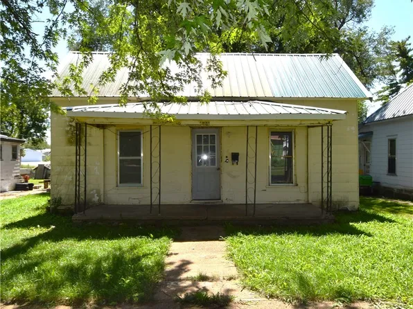 426 E 3rd St, Eldon, MO 65026