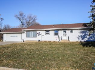 200 E 1st St, Colton, SD 57018