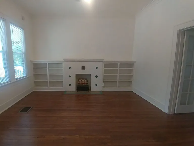 411 W Mistletoe Ave — Photo 9