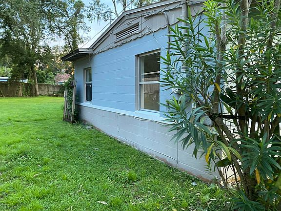 3rd image of 3908 Rosetree Dr