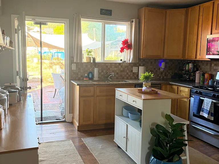 Norman Ave — Photo 1