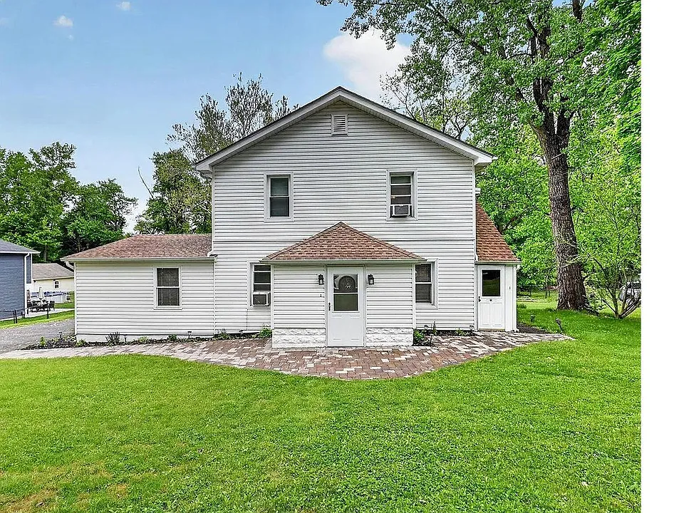14 Hoover Pl #B