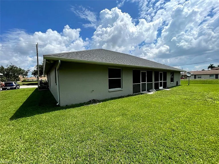 908 W Cape Coral Pkwy — Photo 21