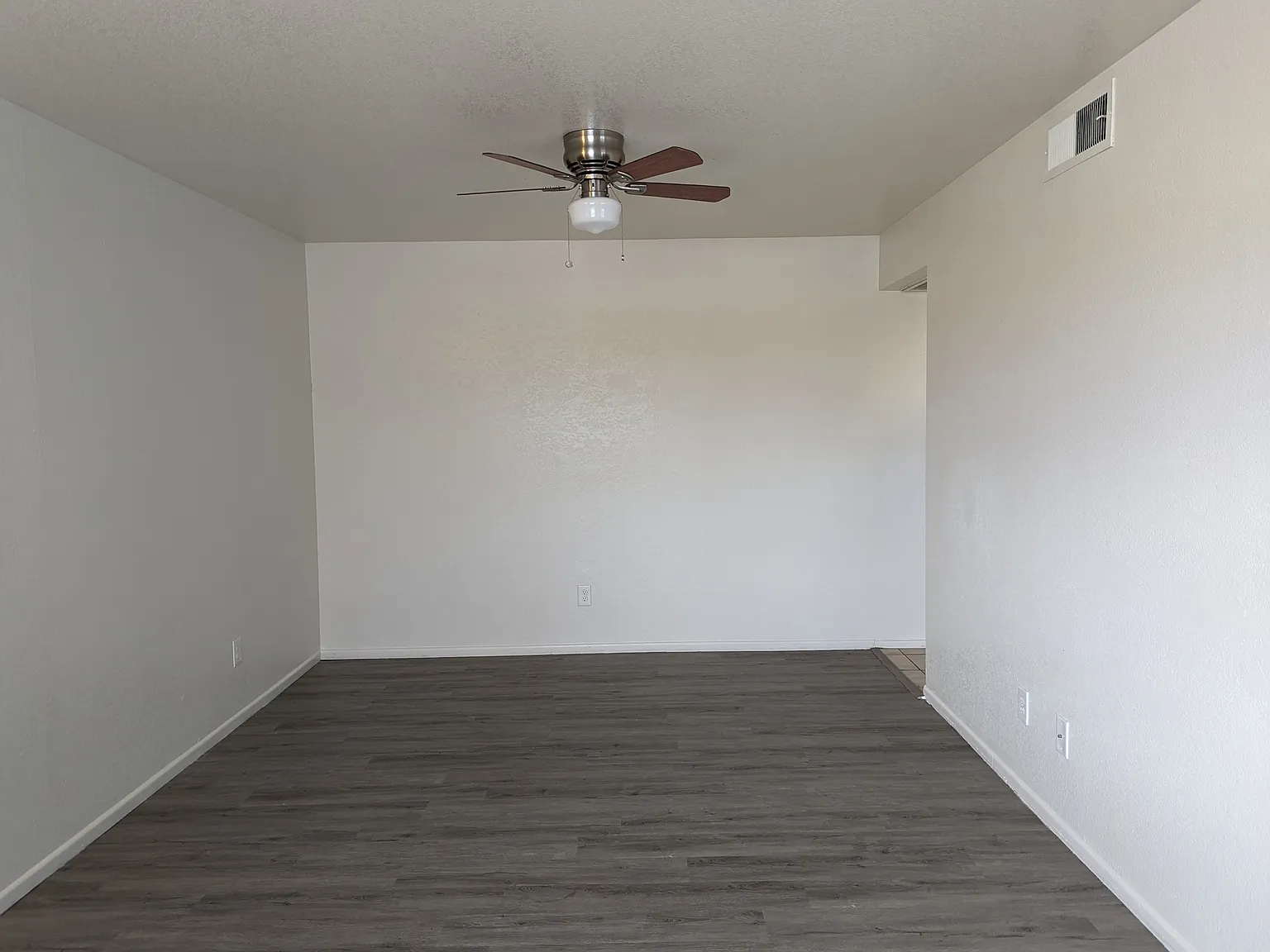 2 bed, 800 sqft, $1,025 — Photo 3