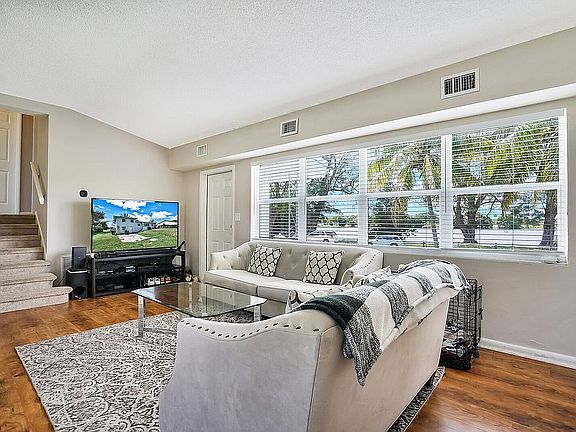 2nd image of 5260 Lake Osborne Dr