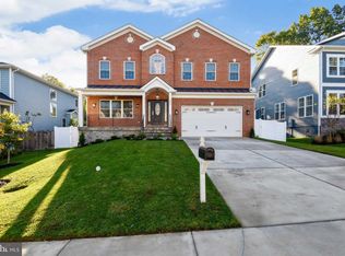 1927 Leonard Rd, Falls Church, VA 22043